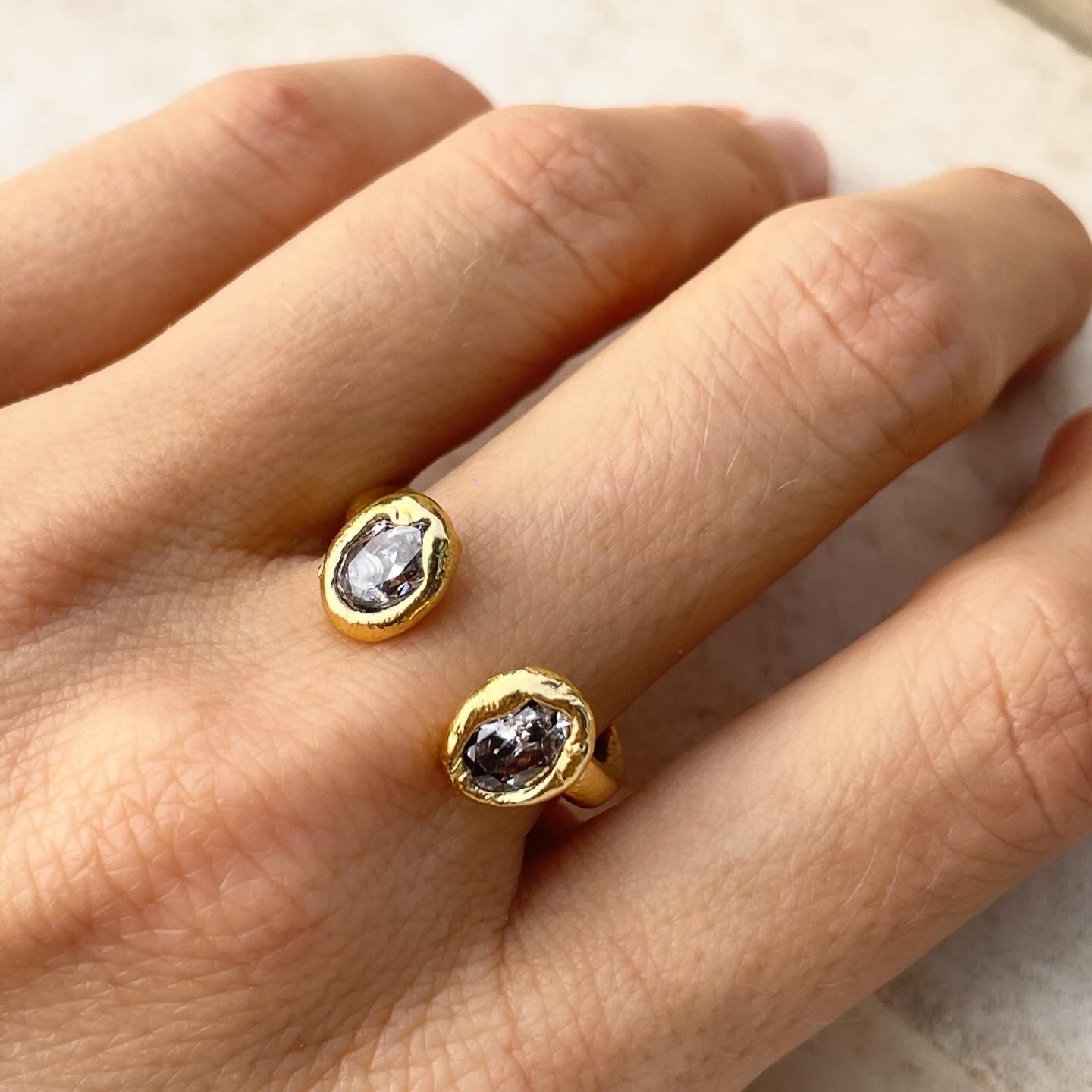 Pebble Hug Open Toi & Moi Ring
