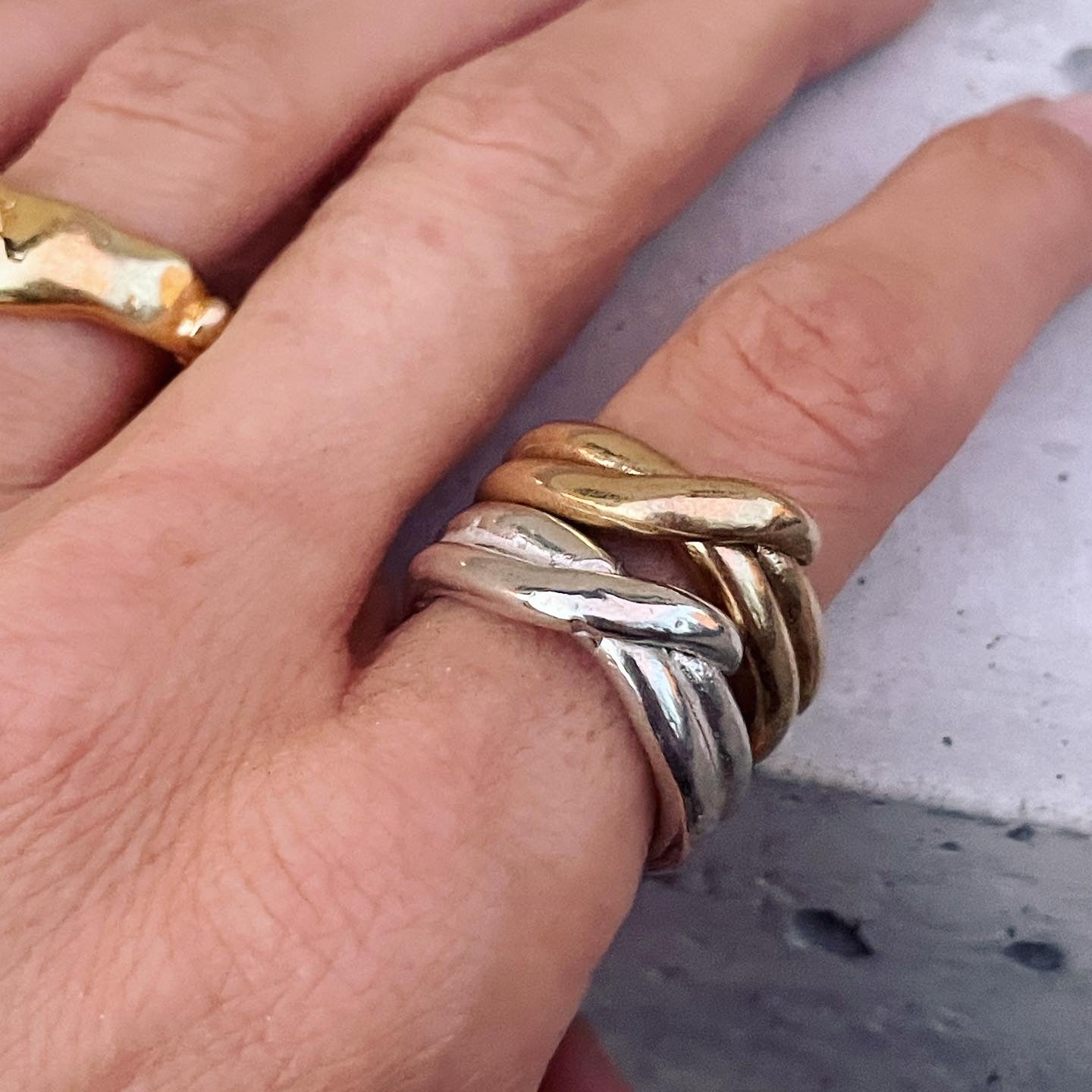 Hug Ring