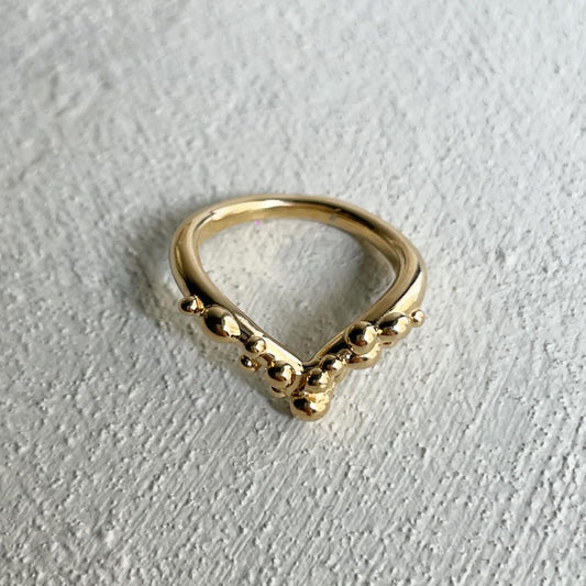 Bubbly V-shaped Stacking Ring