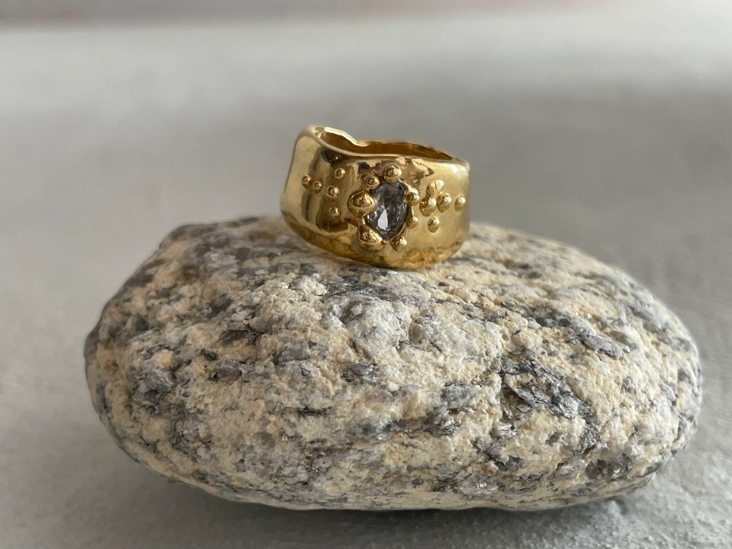 Oval Galaxy on Beach broad band ring