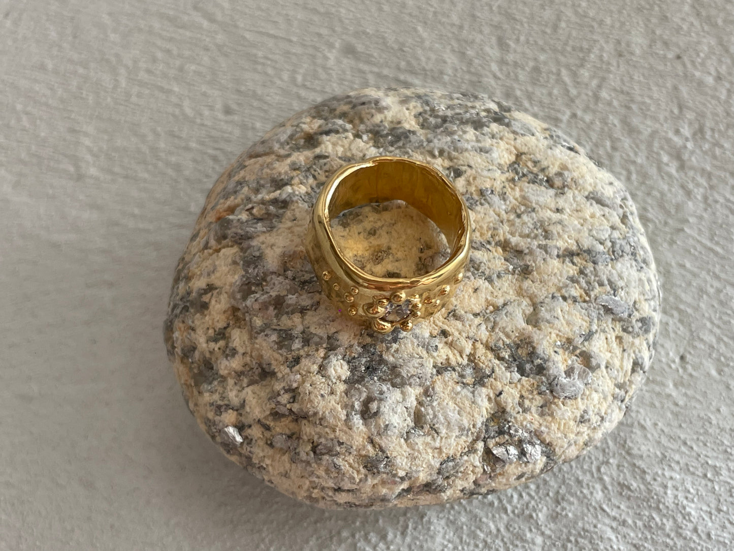 Oval Galaxy on Beach broad band ring