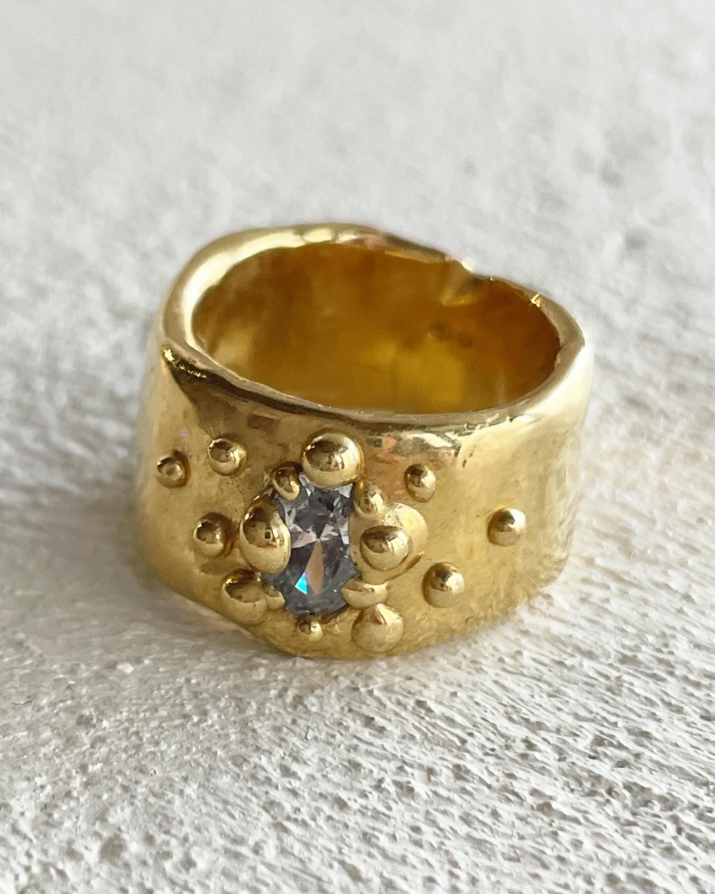 Oval Galaxy on Beach broad band ring
