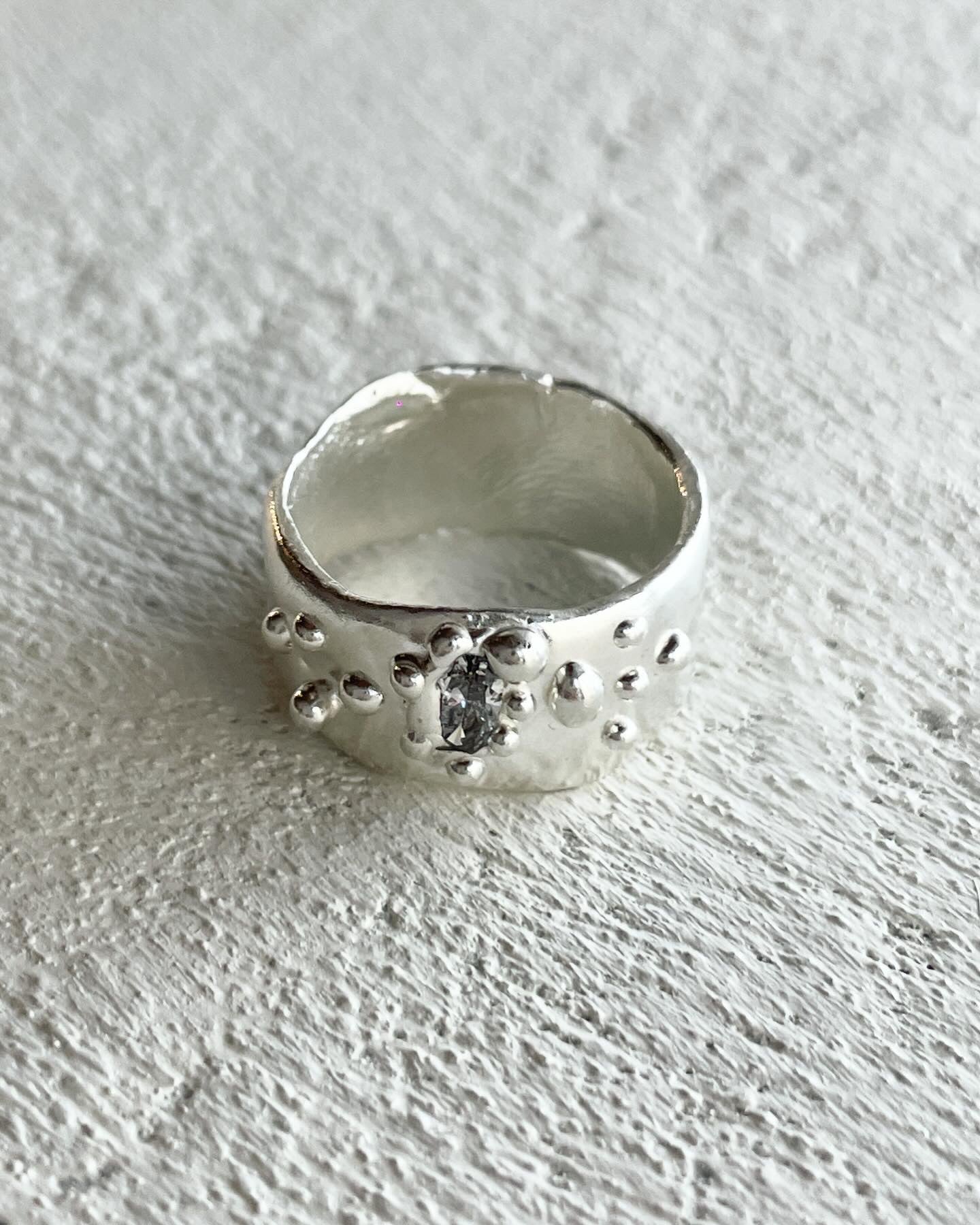Oval Galaxy on Beach broad band ring