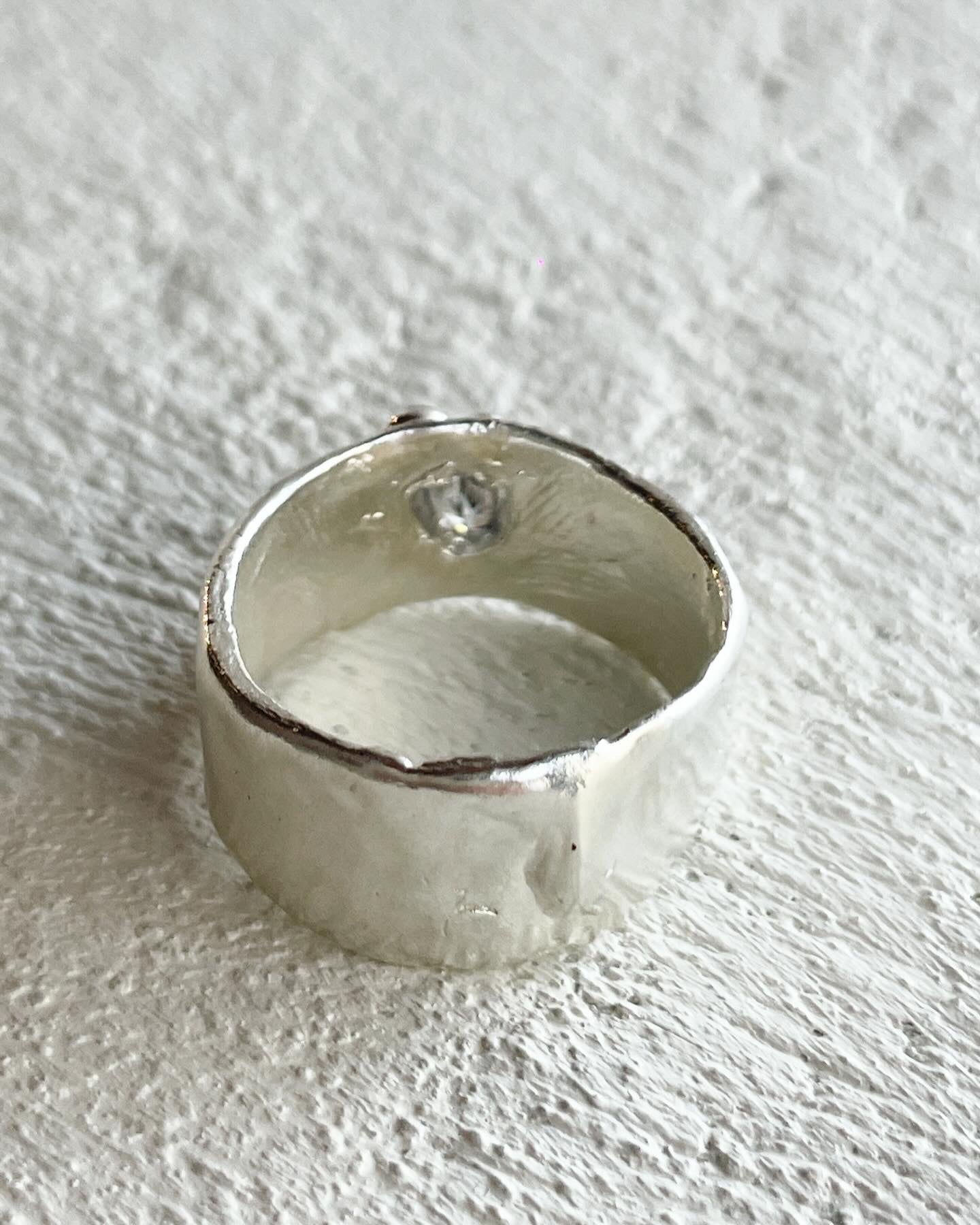 Oval Galaxy on Beach broad band ring