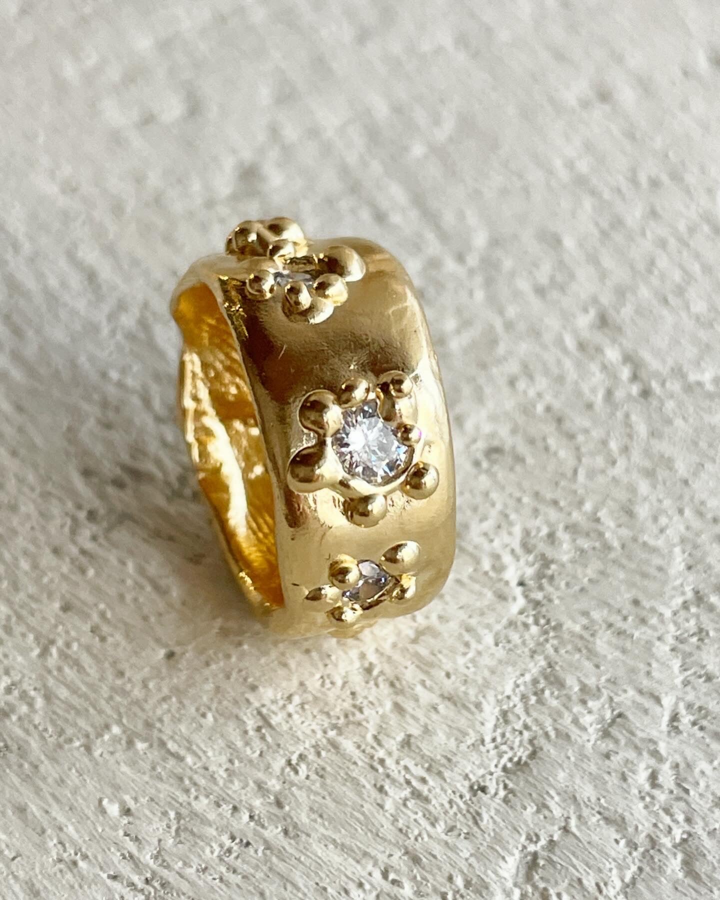 3 Stars on Beach broad band ring