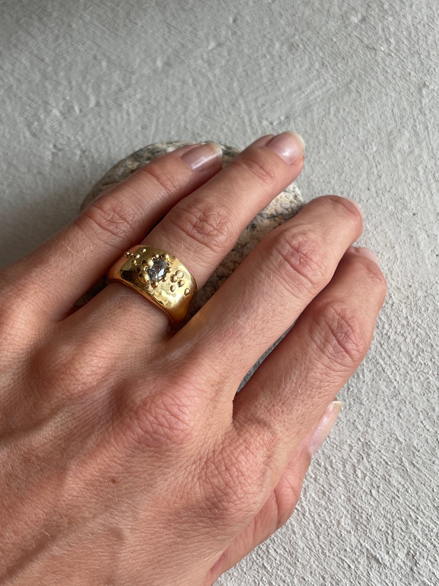 Oval Galaxy on Beach broad band ring
