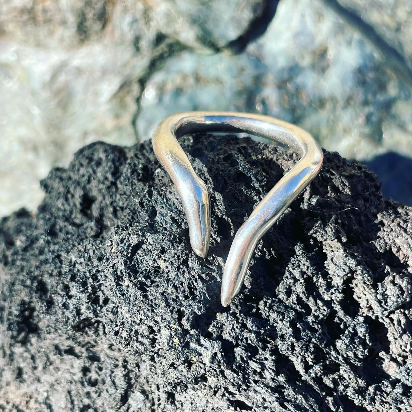 Anemone Stitch Short Thorns open Stacking Ring